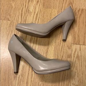 Via Neroli Nude heels size 6.5
